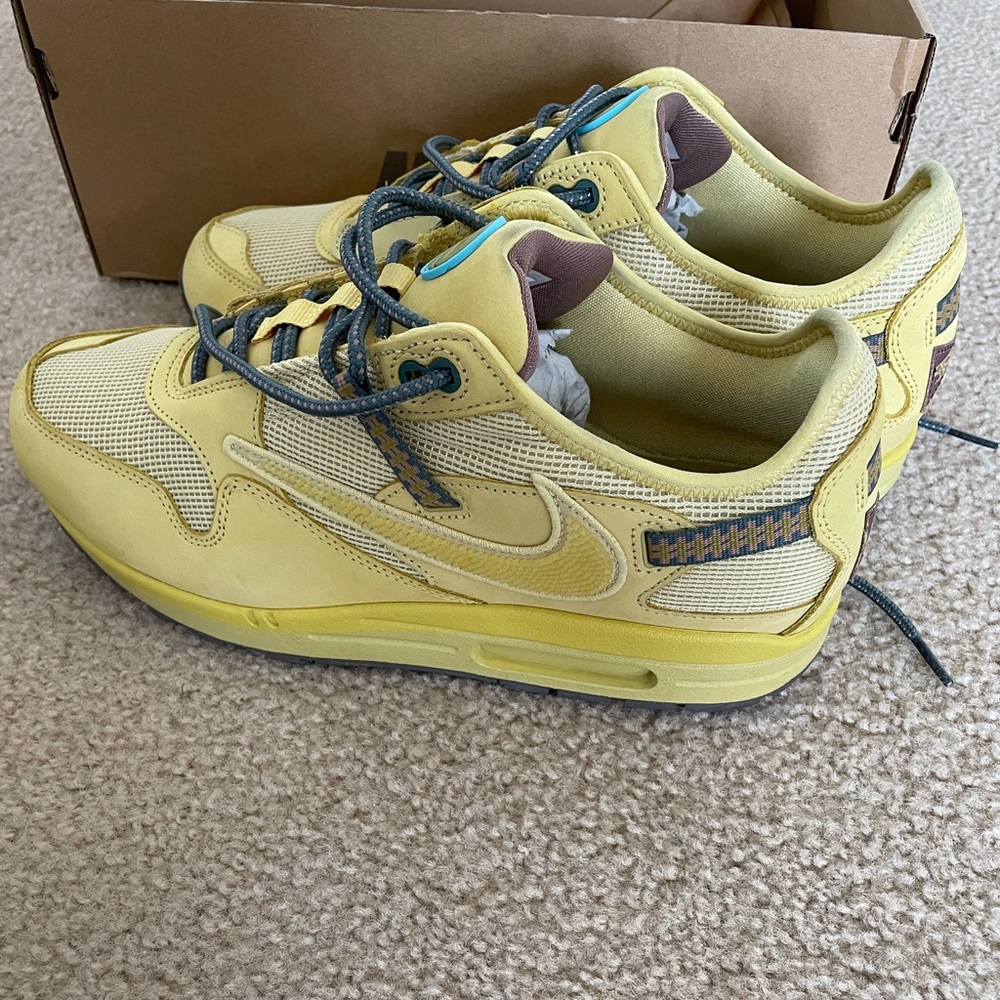 Travis Scott x Nike Air Max 1 Saturn Gold
